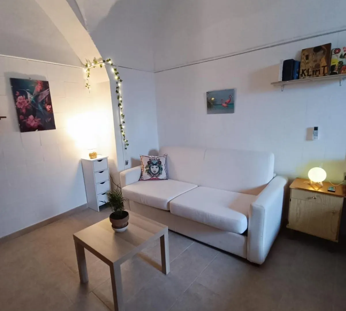 Chantal House Catania